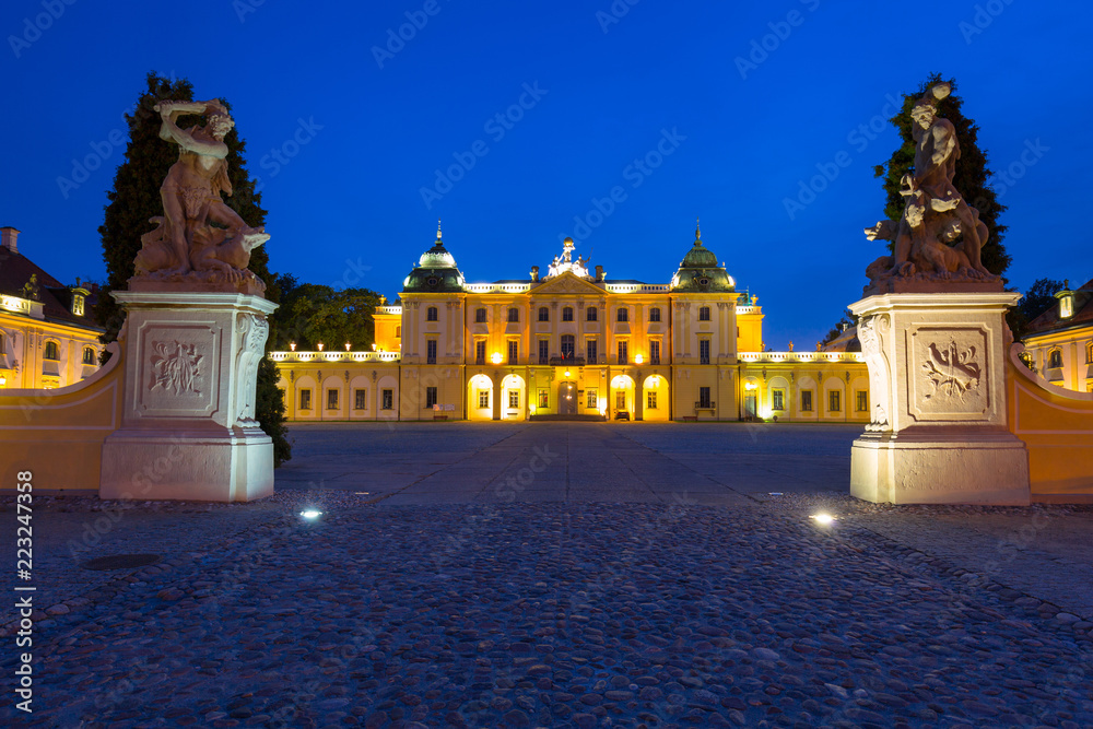 波兰比亚韦斯托克夜晚的布拉尼奇宫