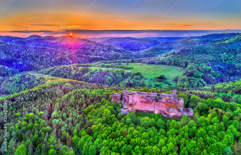 孚日山脉北部的弗莱肯斯坦城堡-法国下莱茵