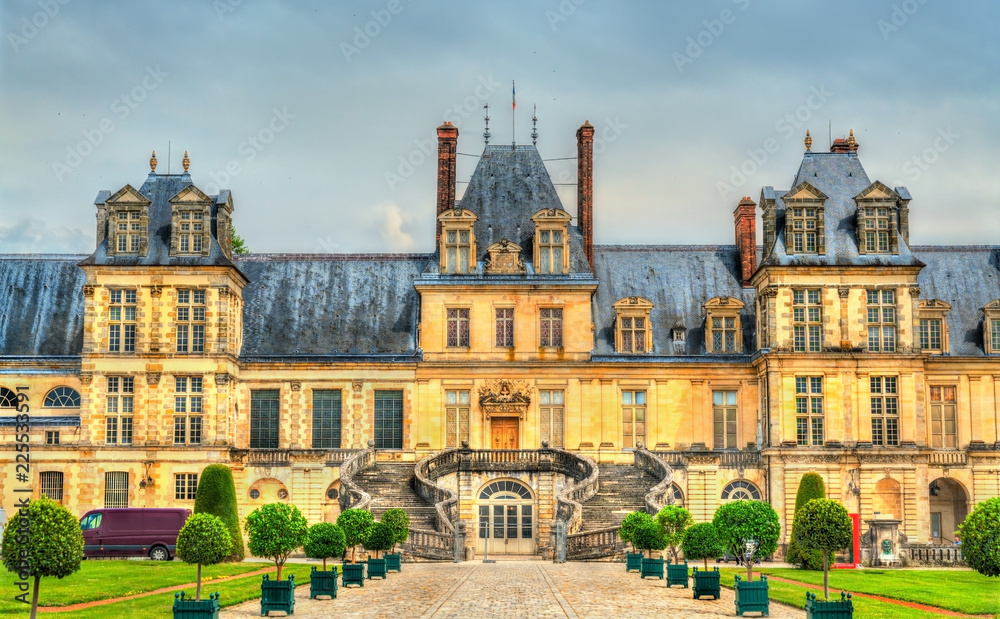 枫丹白露城堡，法国最大的皇家宫殿之一。