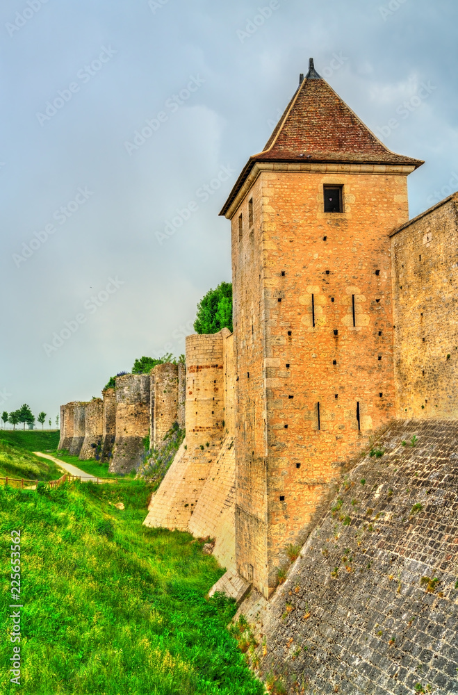 普罗旺斯城墙，法国中世纪集市小镇