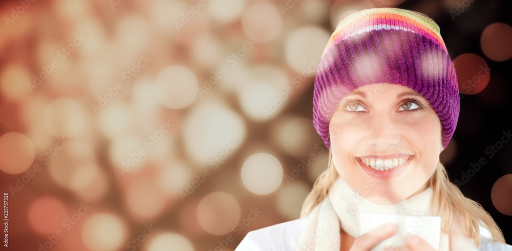 戴着彩色帽子和杯子微笑的女人的合成图像