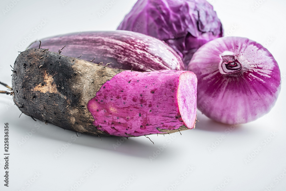 白底紫色蔬菜
