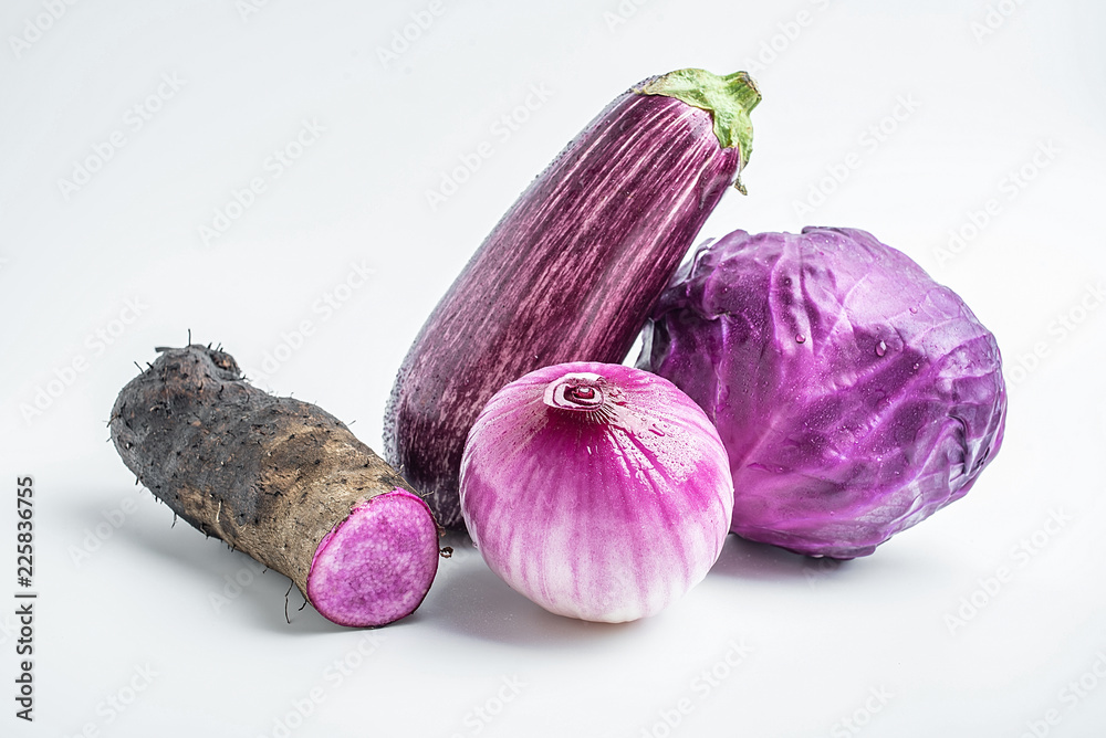 白底紫色蔬菜