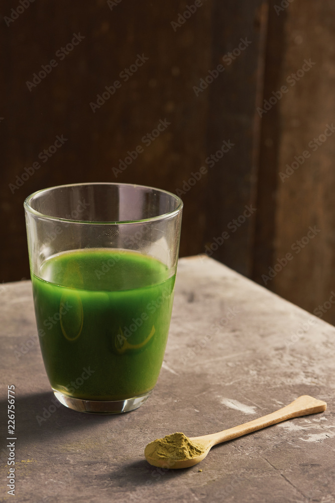 抹茶绿茶拿铁装玻璃杯