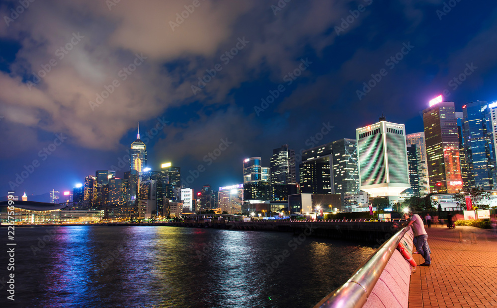 香港岛中央海港和市中心夜景
