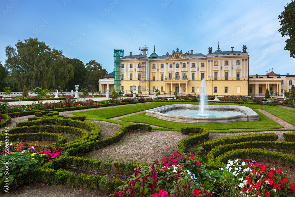 波兰比亚韦斯托克Branicki宫殿的美丽花园