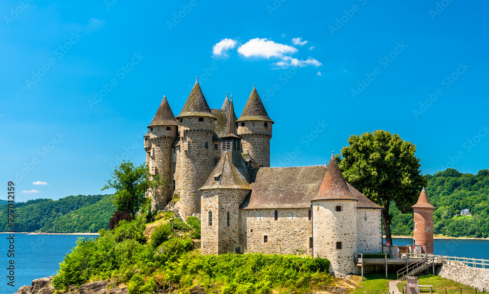 瓦尔城堡，法国多尔多涅河畔的一座中世纪城堡