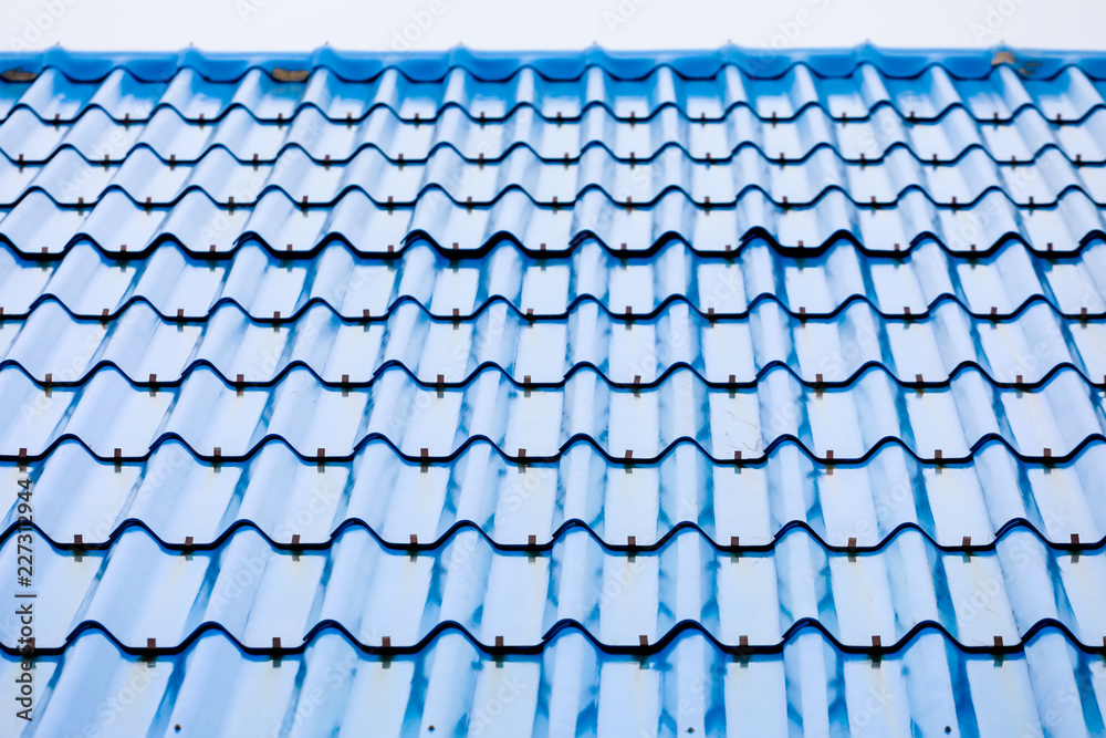 蓝色瓷砖屋顶背景