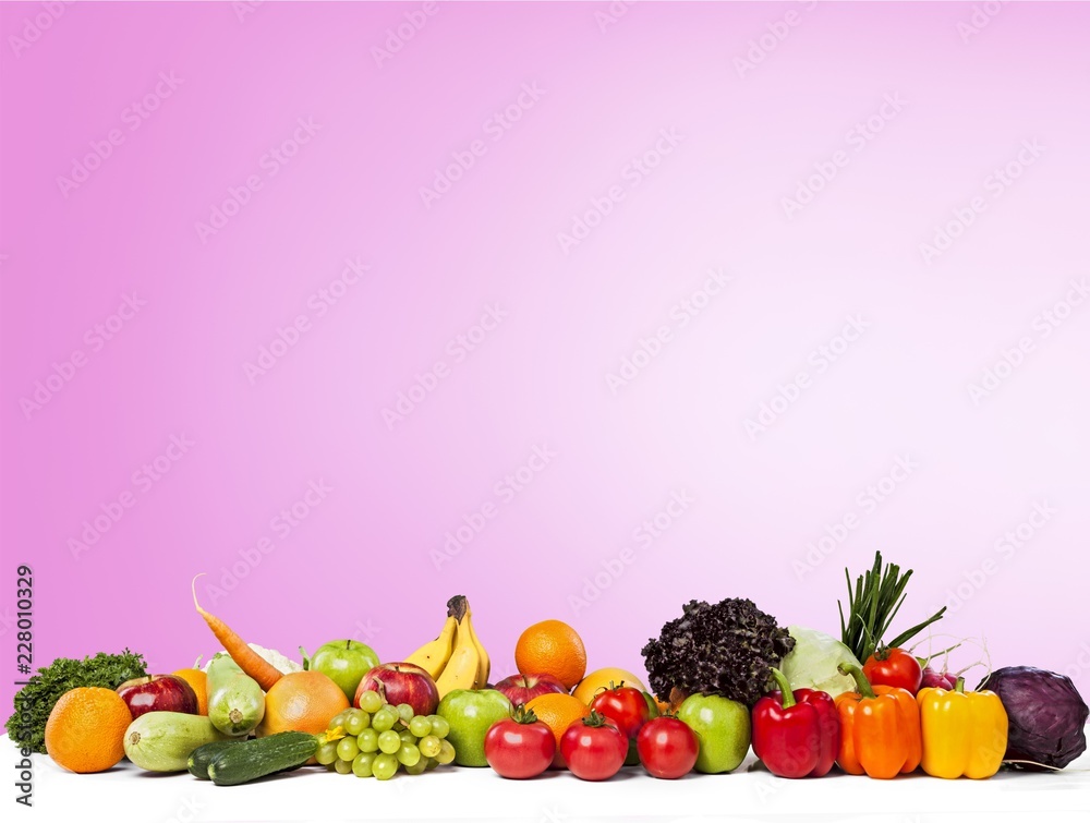 五颜六色的成熟蔬菜和水果