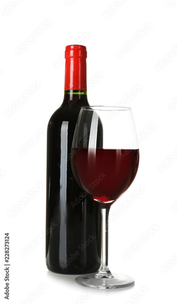 一瓶一杯白底红葡萄酒