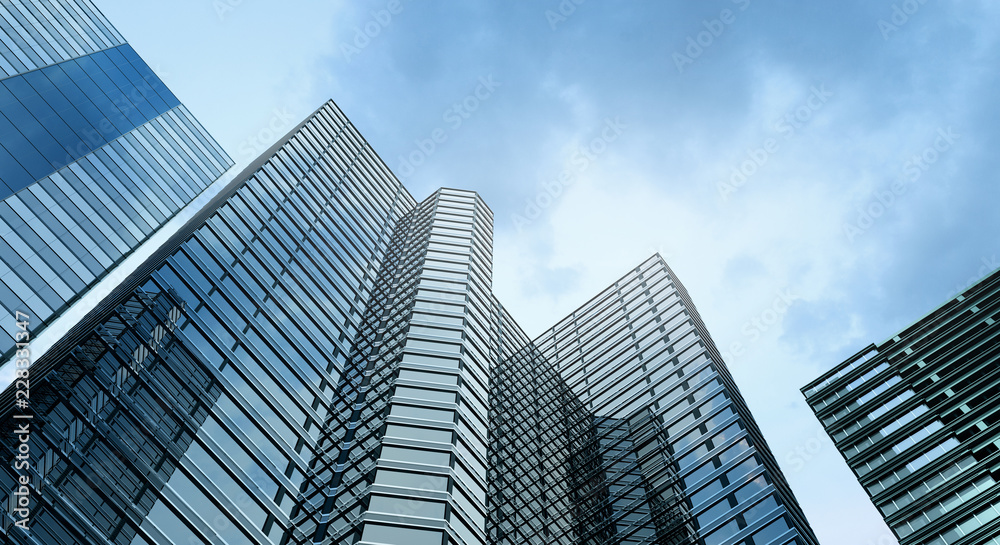 现代建筑办公室和蓝天背景