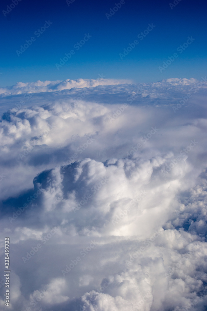 飞机上天空的云