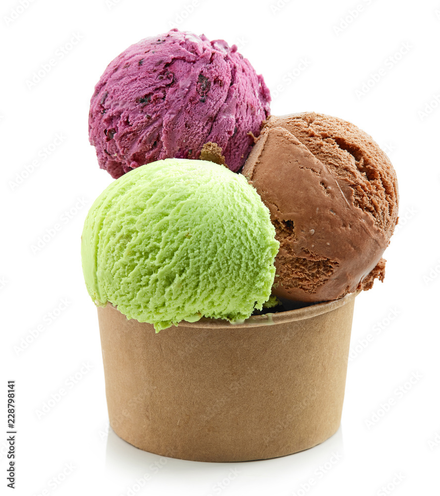 纸杯里的冰淇淋球