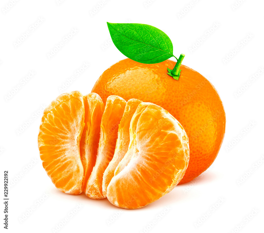 一个在白色背景上分离的橘子或橘子