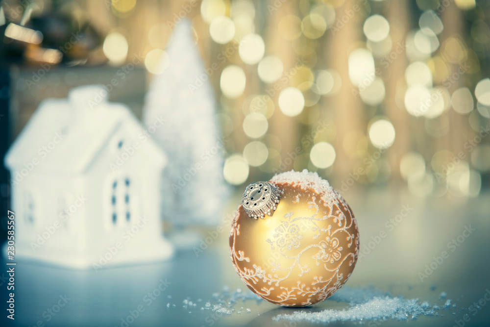 用球和雪装饰圣诞节-特写