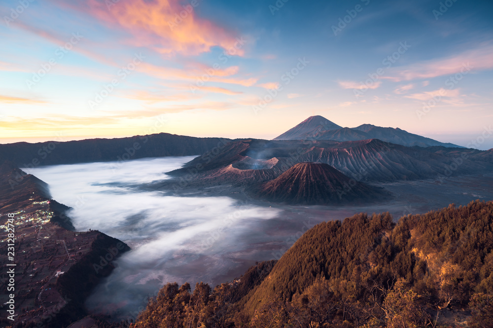 布罗莫火山的日出