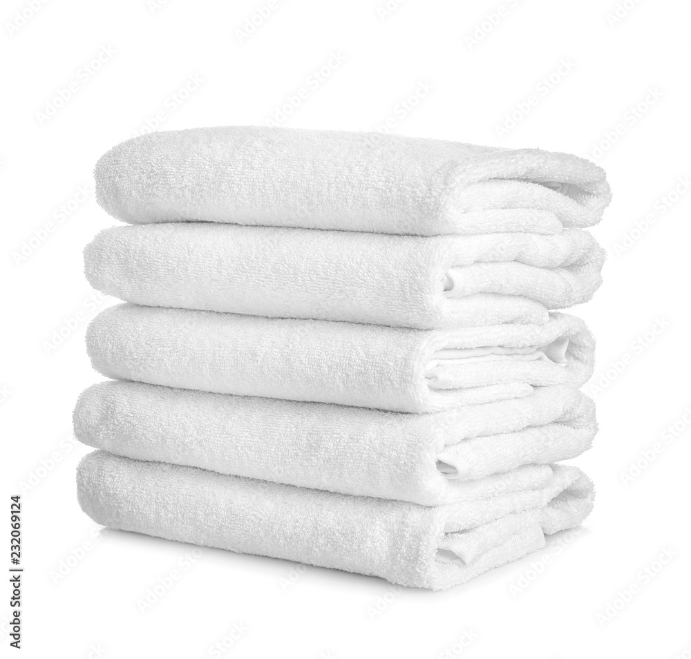 白色背景上的一堆干净毛巾