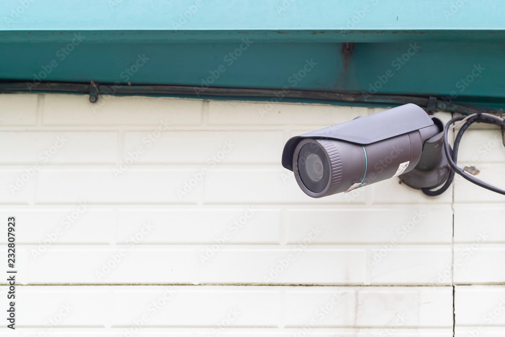 建筑物墙上的摄像机安全系统