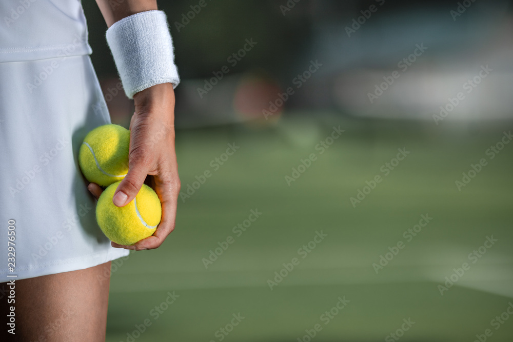穿着运动服的网球运动员特写