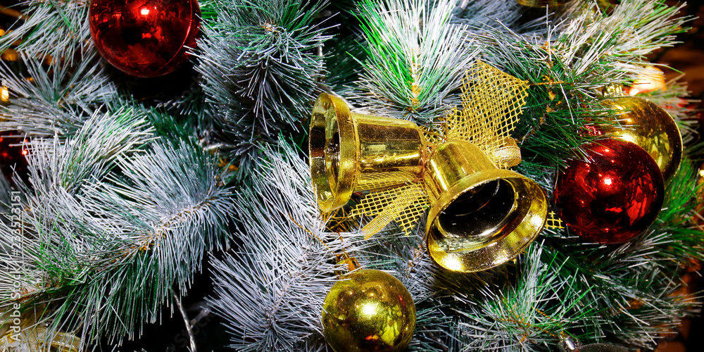 圣诞球和铃铛，圣诞树装饰