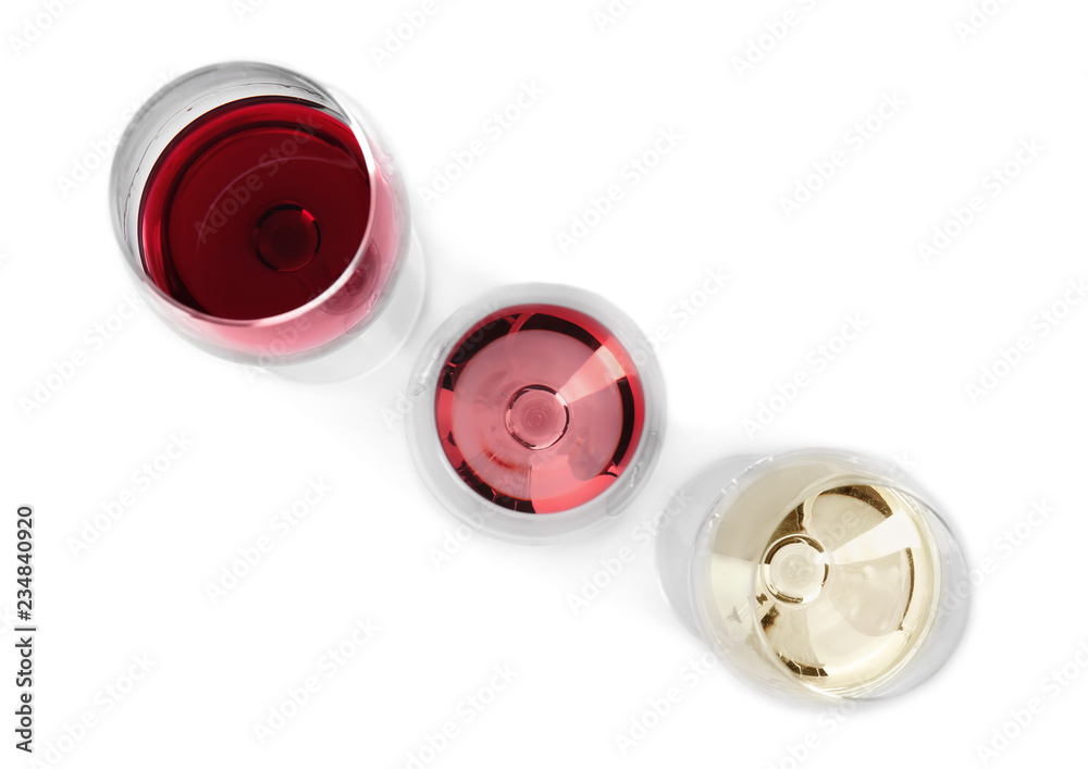 白底不同种类葡萄酒的玻璃杯，俯视图