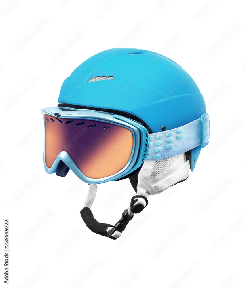 带滑雪面罩的防护滑雪头盔，隔离在白色背景上