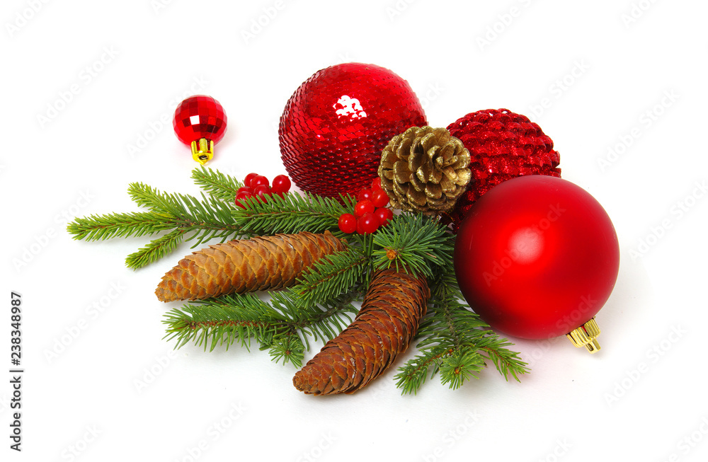 圣诞装饰品与冷杉树枝