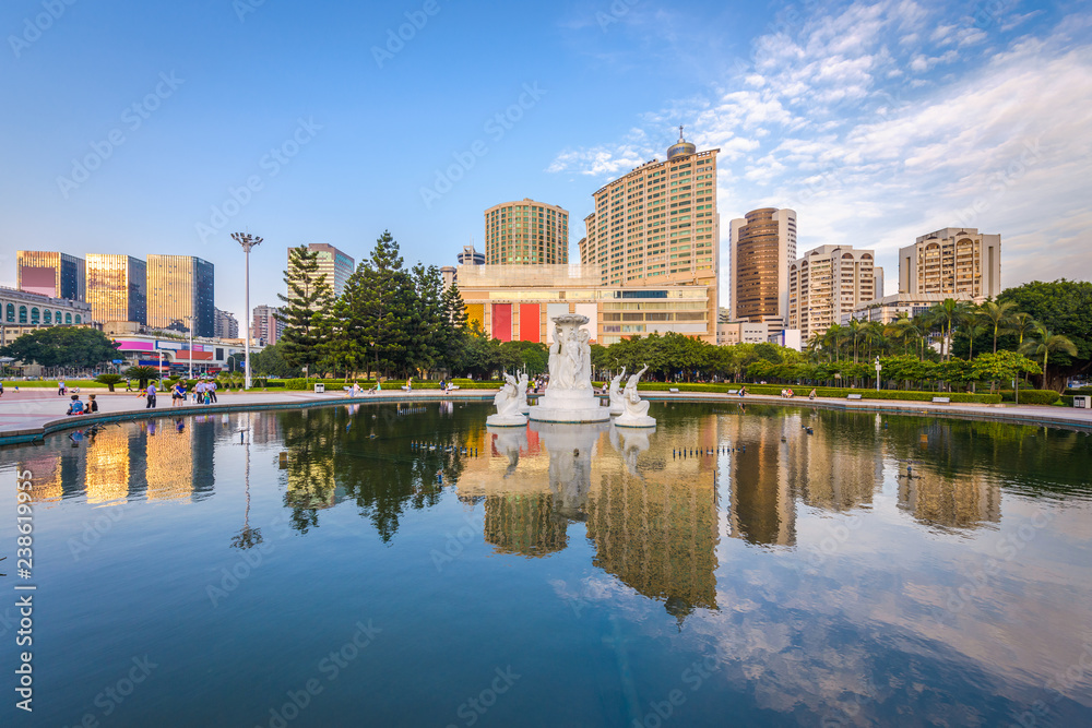 武夷广场喷泉的中国福州城市景观。