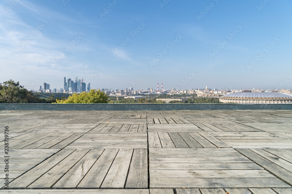 莫斯科城市天际线和空木地板