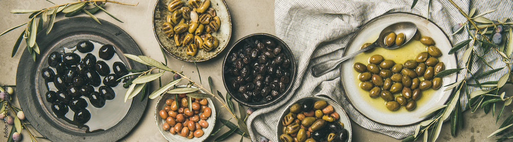 地中海腌制橄榄和橄榄树枝，成分广泛