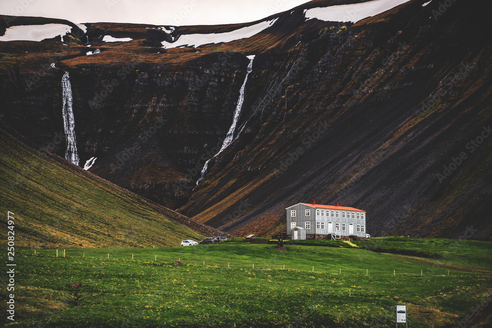 冰岛西部美丽的山景。