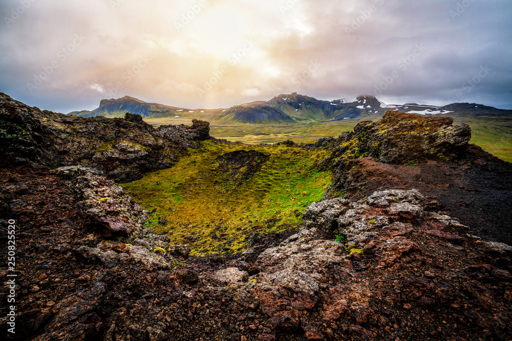 冰岛Snaefellsjokull NP的萨克斯霍尔陨石坑。