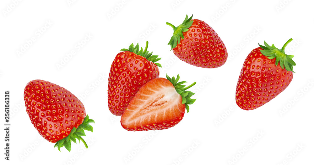 掉落的草莓被隔离在白色背景上