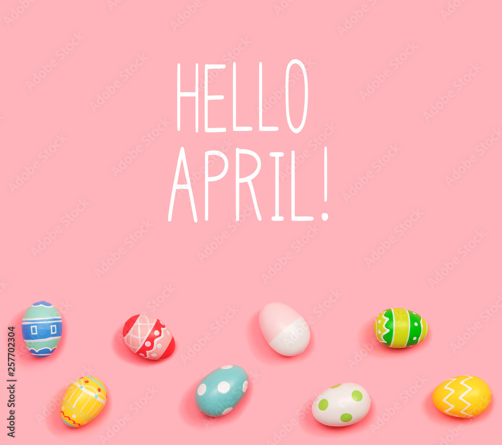 四月你好，粉红色背景的复活节彩蛋