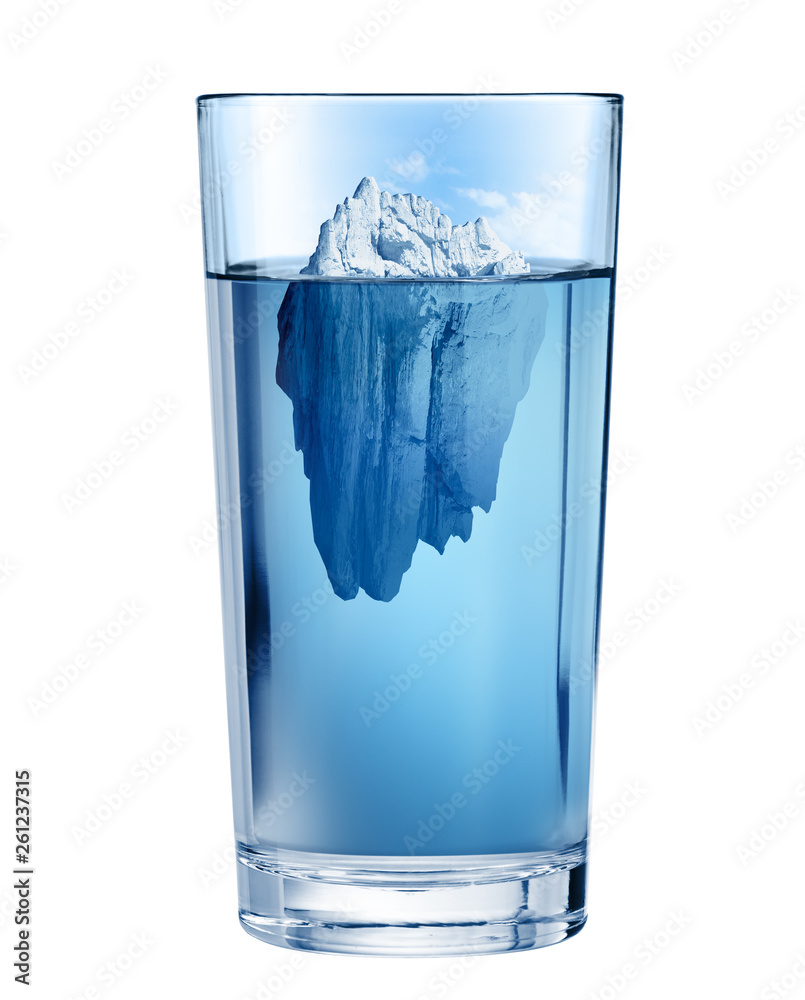 玻璃中的冰山。淡水消耗环境概念。隔离，包括修剪路径。