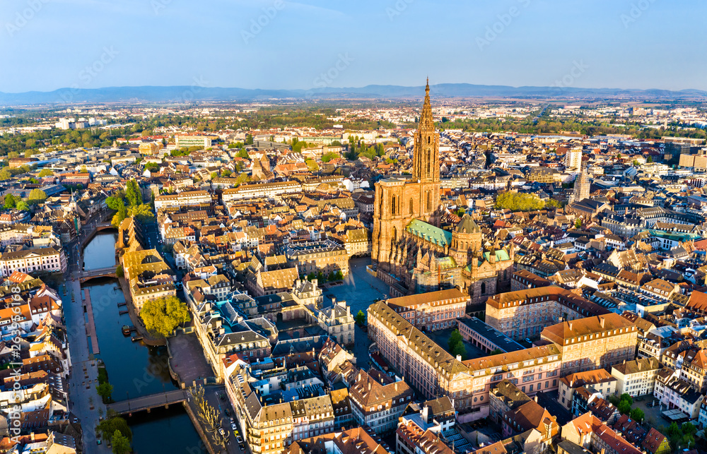 法国阿尔萨斯斯特拉斯堡大教堂鸟瞰图