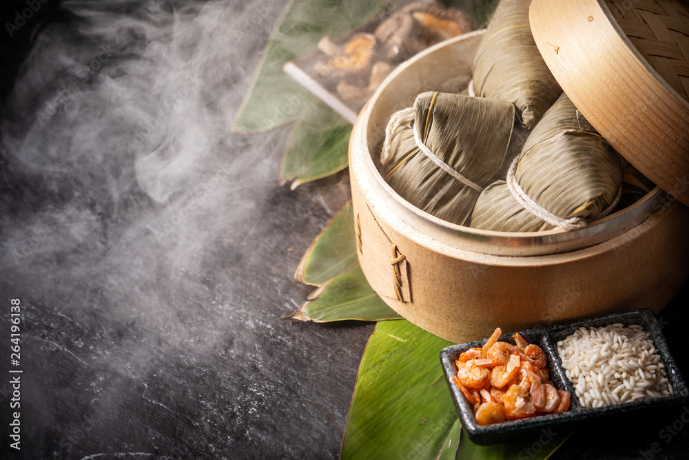 粽子，美味的新鲜热蒸饺。特写，复制空间，著名的亚洲ta