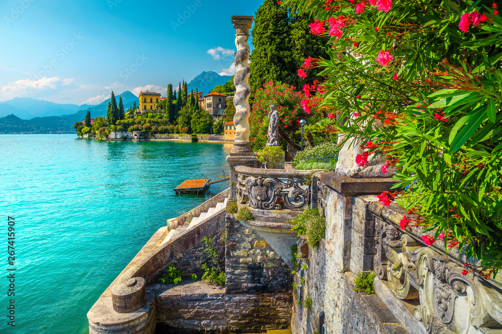 科莫湖，拥有豪华别墅和壮观的花园，意大利瓦伦纳