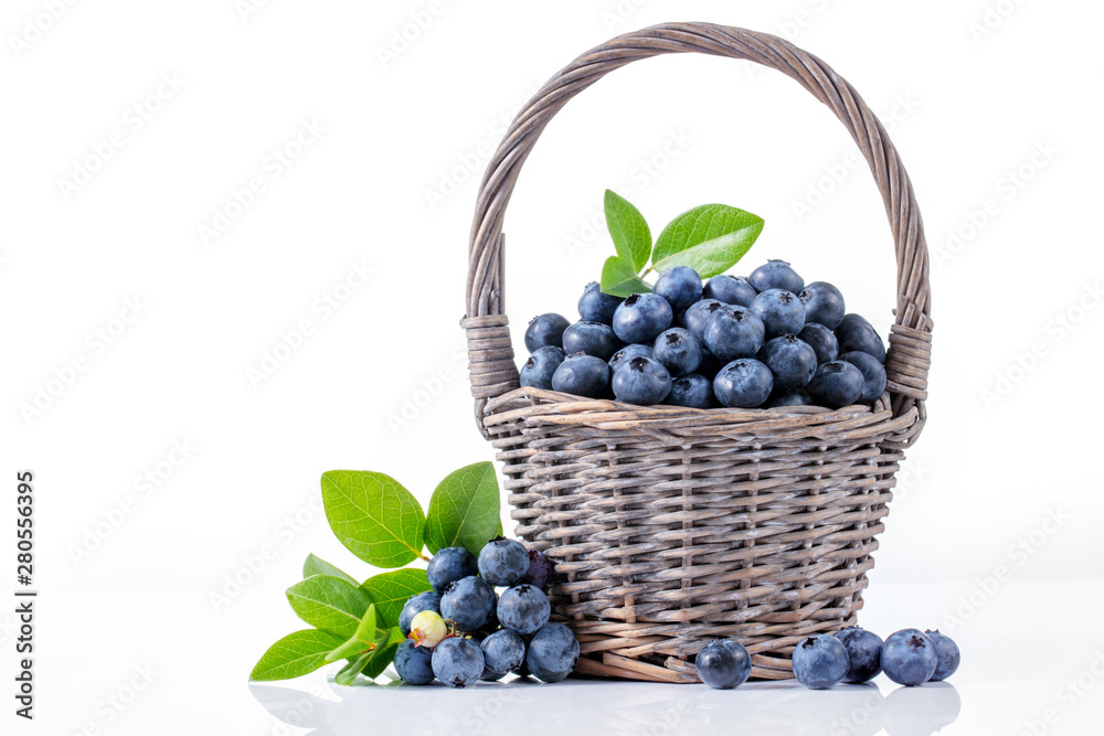 蓝莓和叶子