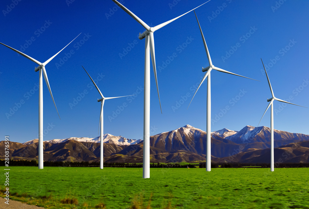 美丽自然景观中的风力发电场发电机，用于生产可再生绿色能源