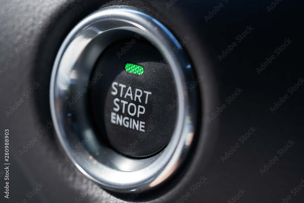 带启动-停止发动机按钮的现代汽车内饰特写
