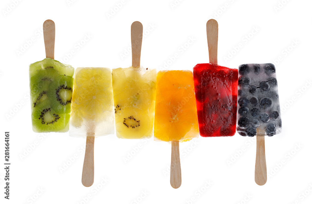 水果彩虹冰棍，各种水果的自制水果冰棍；柑橘、酸橙、猕猴桃、蓝莓