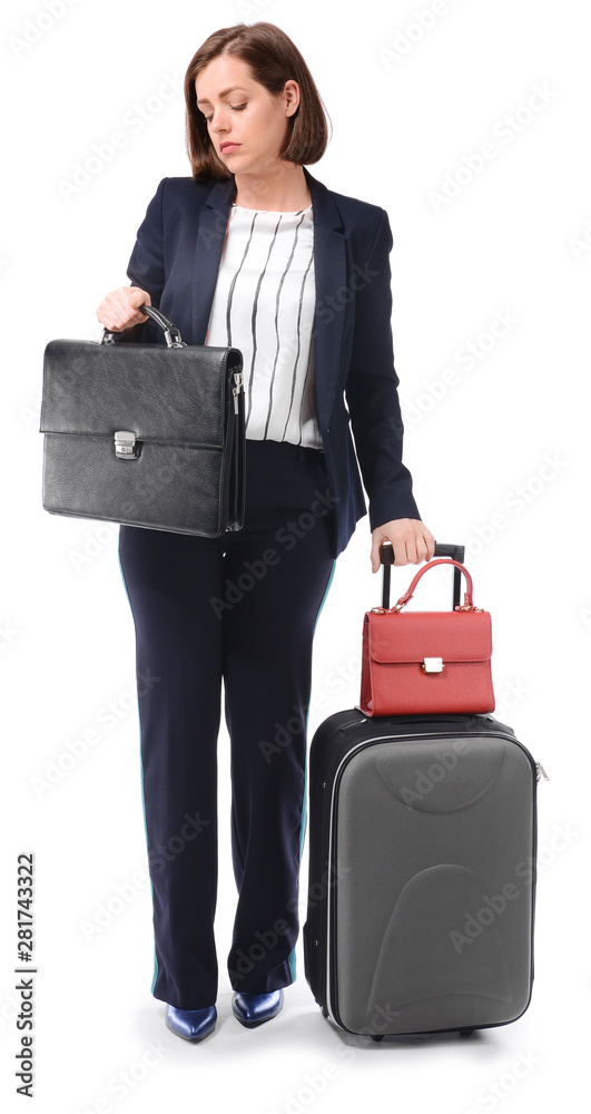 白色背景下背着不同袋子的悲伤女商人。工作和休闲之间的平衡概念
