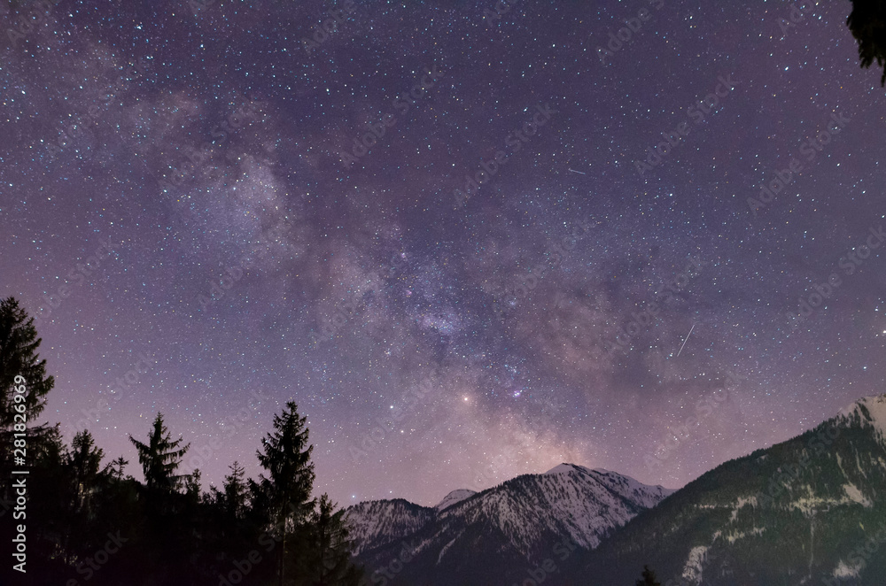 阿尔卑斯山的Bezeubender Nachthimel