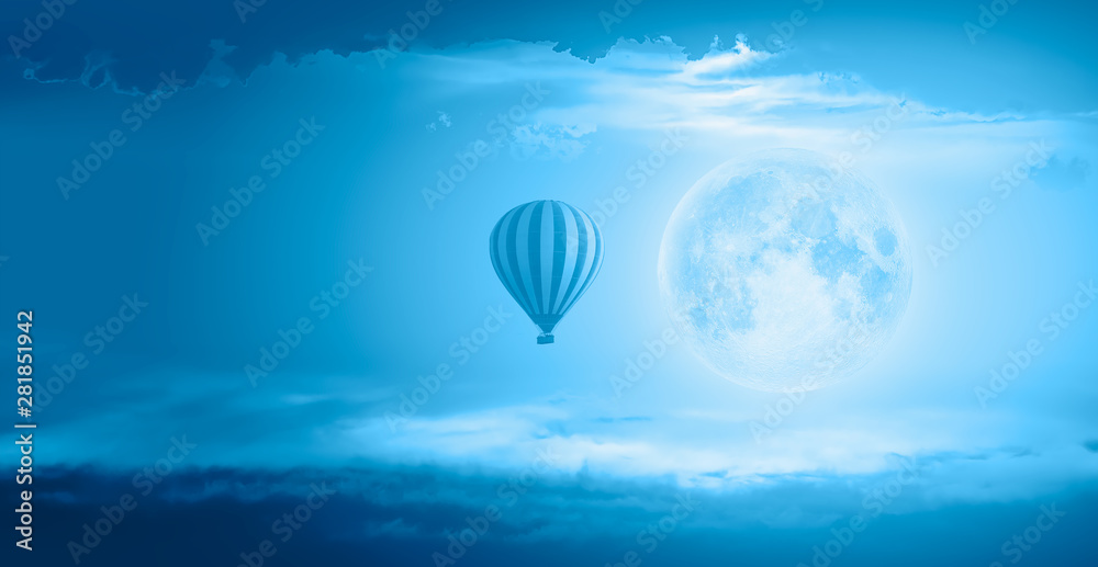日落时分云层中有月亮的夜空-风暴云上空的热气球元素