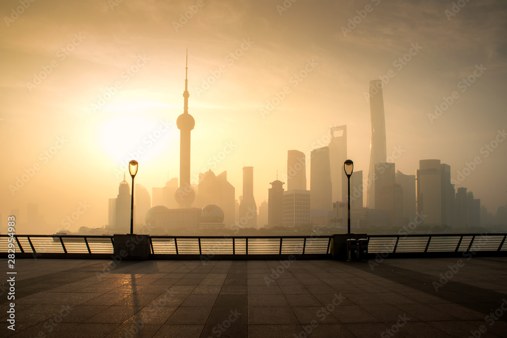 上海罗家嘴金融商务区贸易区早晨的上海天际线城市景观