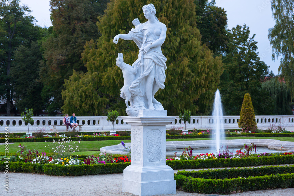 波兰比亚韦斯托克Branicki宫殿的美丽花园。