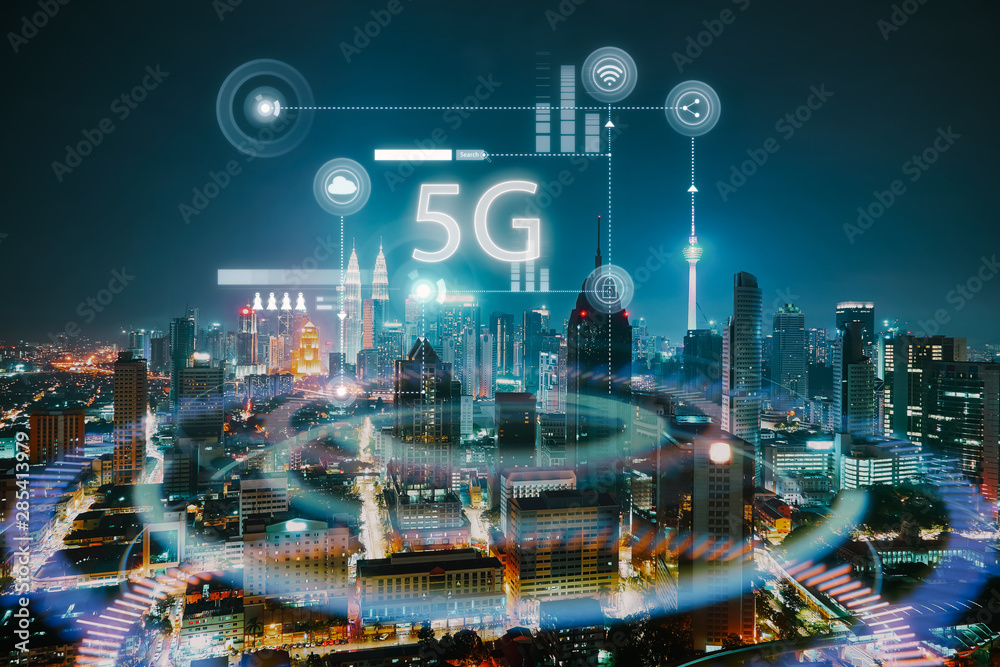 具有智能5G无线通信网络概念的现代城市。