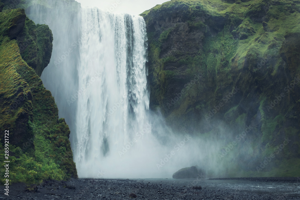 冰岛壮观的Skogafoss瀑布的美景