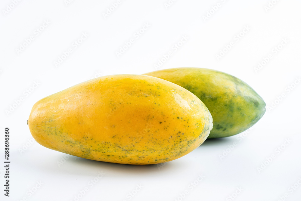 新鲜水果白底金黄色木瓜